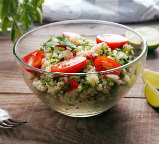 Bunter Quinoa Salat mit Kräutern