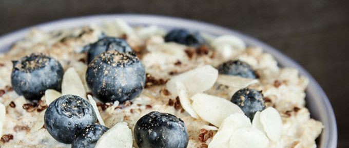 quinoa-mit-joghurt-fruechten-und-mandeln