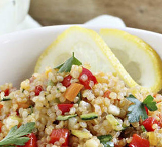 Quinoa Superfood Tabouleh mit Zitronendressing